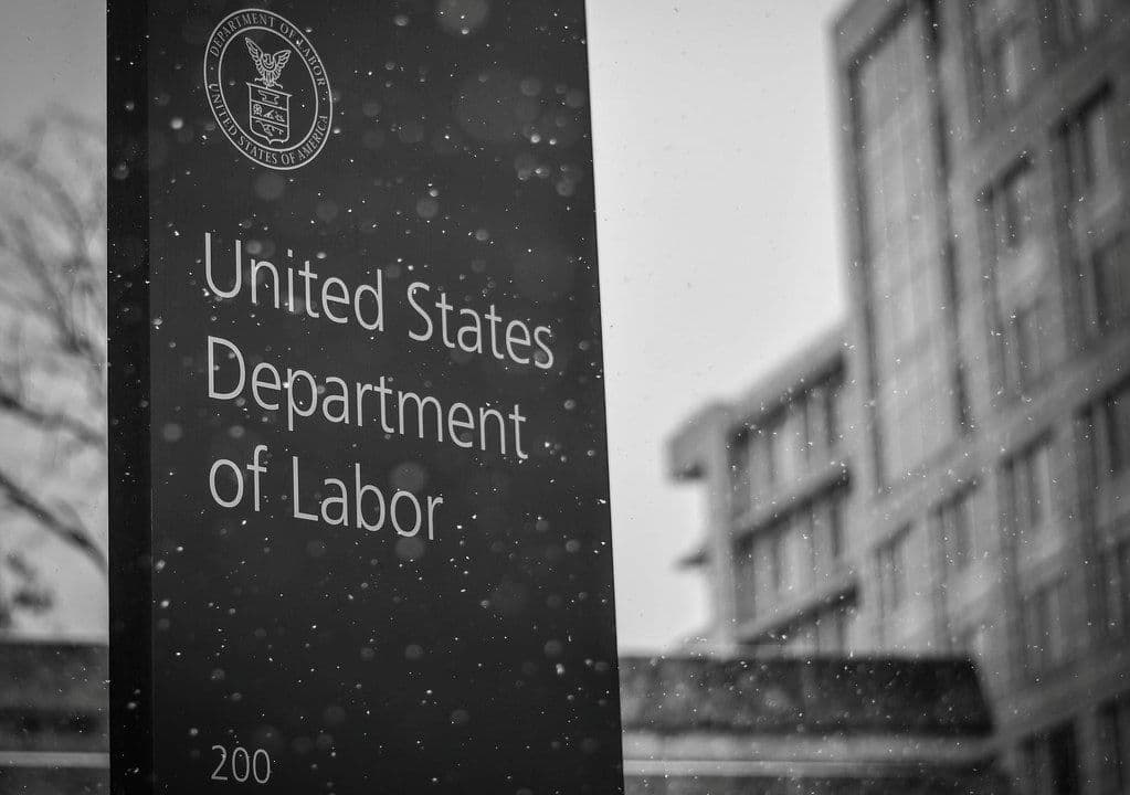 Usa. Il NYT  lancia l’allarme: calano le assunzioni, cresce l’incertezza. E Trump licenzia la commissaria al lavoro