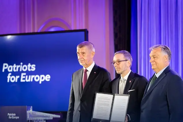 Europa, al PE potrebbe nascere un nuovo gruppo sovranista con Orban, Babiš, Kickl