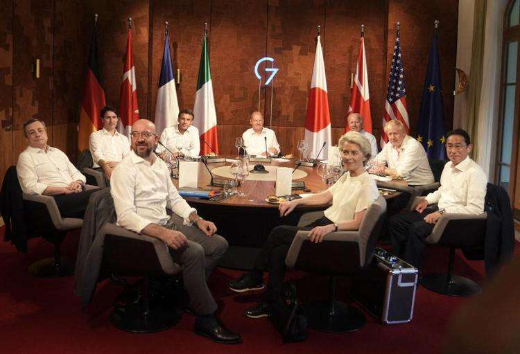 G7: al bando l’oro russo, si discute del price cap al petrolio, annunciati investimenti per le infrastrutture globali
