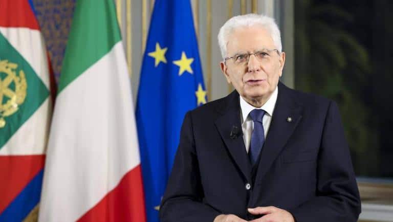 Mattarella: "Aereonautica fondamentale nella difesa"