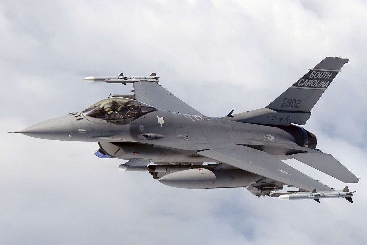 Allerta Nato: aerei russi sui cieli danesi, dall’Olanda si alzano in volo gli F-!6 dell’alleanza atlantica