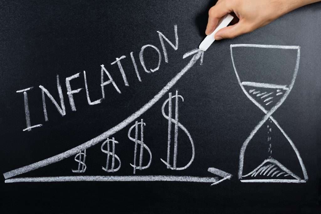 L’inflazione scuote l’economia globale: Sterlina crolla a livelli record, ripresa Cinese lenta