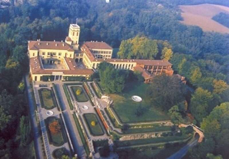 Perdita record di  23,6 milioni, i figli di Berlusconi non riescono a vendere Villa Gernetto