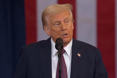 Trump: dazi al 25% su auto, semiconduttori e farmaceutica