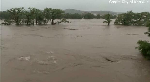 Texas, inondazione nella notte travolge campi estivi: almeno 24 morti, dispersi bambini e ragazze