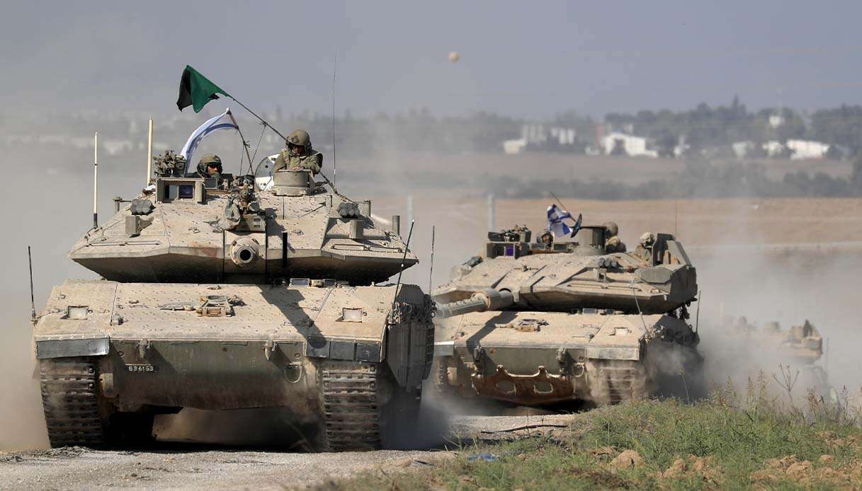 Hamas rilascia due donne e si dice pronta a rilasciare altri 50 ostaggi, in cambio le bombe su Gaza si sono fermate