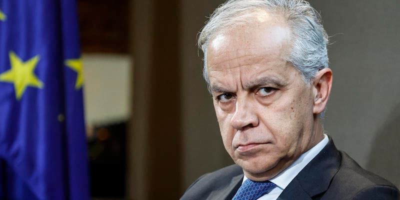 La fabbrica di dossier scoperta a Milano: siamo solo alla punta di un iceberg. La reazione del Ministro Piantedosi