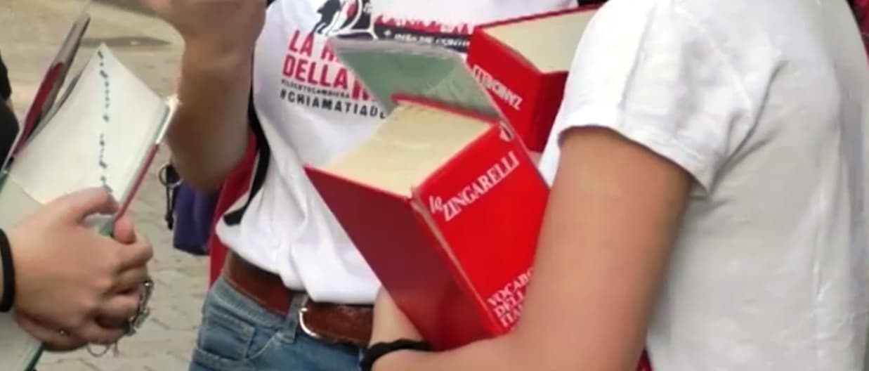 Maturità 2026, al via gli esami: oltre 527 mila studenti alla prova di italiano. Tra le tracce Pavese, Furedi, Saragat e Calabresi 
