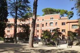 Inneggiava ad Hamas: la Digos blocca un educatore di Chateaubriand, la scuola francese di Roma nord