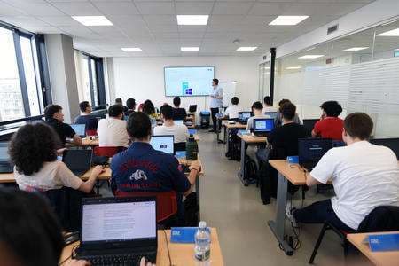 Intelligenza artificiale e scuola: il 65% degli studenti usa Chatgpt per fare i compiti