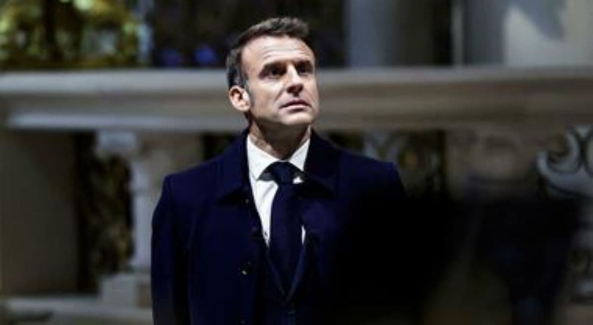 Francia. Macron non si dimette, nei prossimi giorni nuovo premier con la priorità di affrontare il tema del bilancio