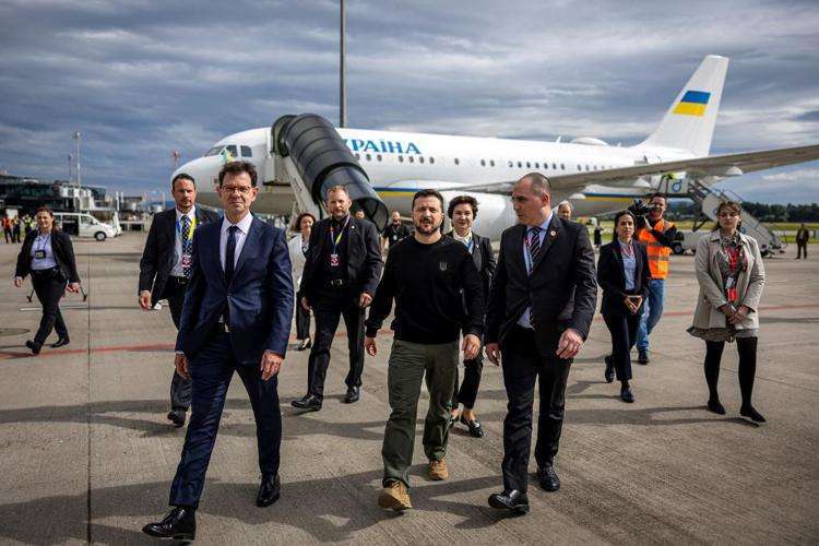 Svizzera, al via il summit per la pace in Ucraina. Zelensky: “Primo passo verso una pace giusta”