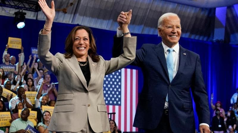 Harris e Biden per la prima volta insieme: “Siamo qui per sconfiggere Donald Trump”