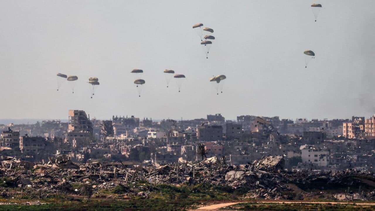 Gaza City, lancio difettoso di aiuti umanitari: cinque morti e oltre dieci feriti