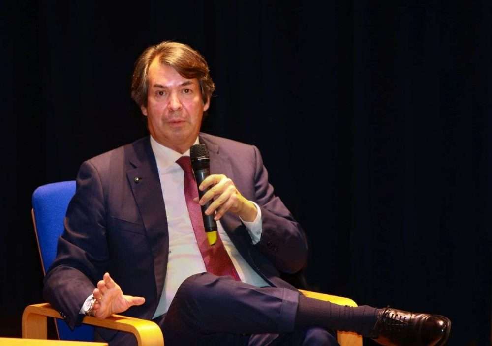 Intesa Sanpaolo continues to grow (+ 9%) Ceo Messina still leading in web reputation