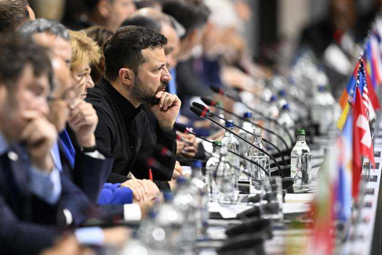 Svizzera, la dichiarazione finale: “Rispettare l’integrità territoriale dell’Ucraina” ma 12 Paesi non firmano