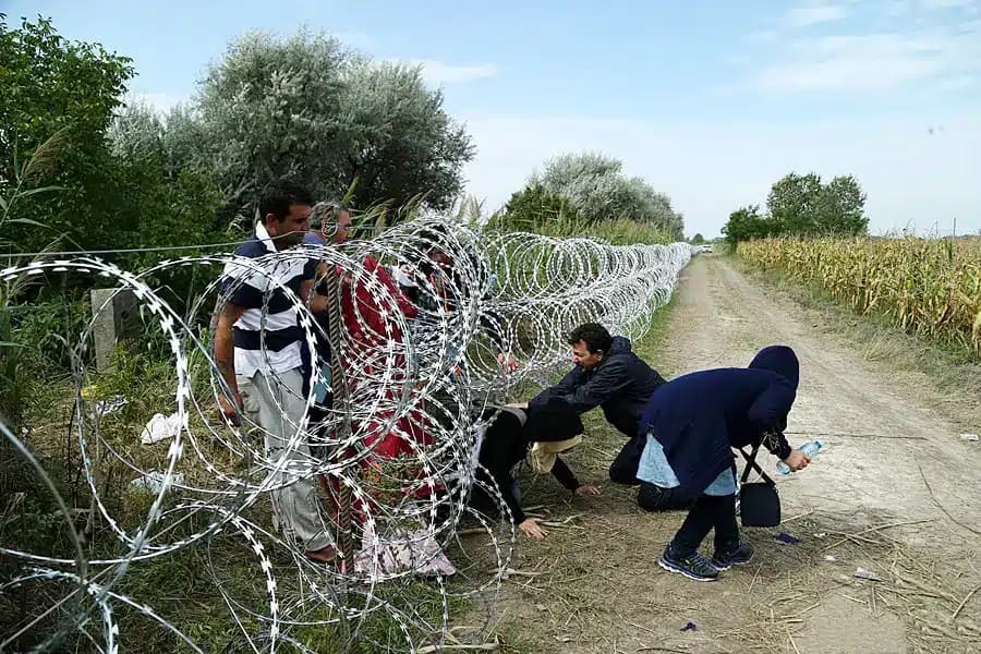 Migranti, smantellata vasta rete criminale di trafficanti