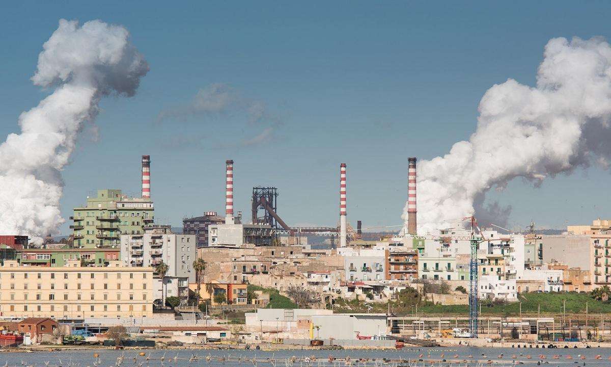 Ex-Ilva, oggi vertice al Mimit tra Urso ed Emiliano