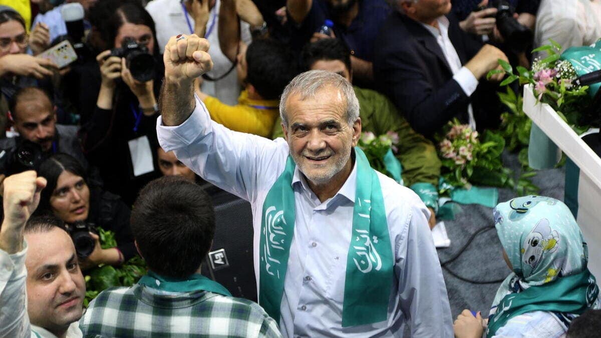 Iran, il nuovo presidente è il riformista Pezeshkian: ha ottenuto il 53% dei voti