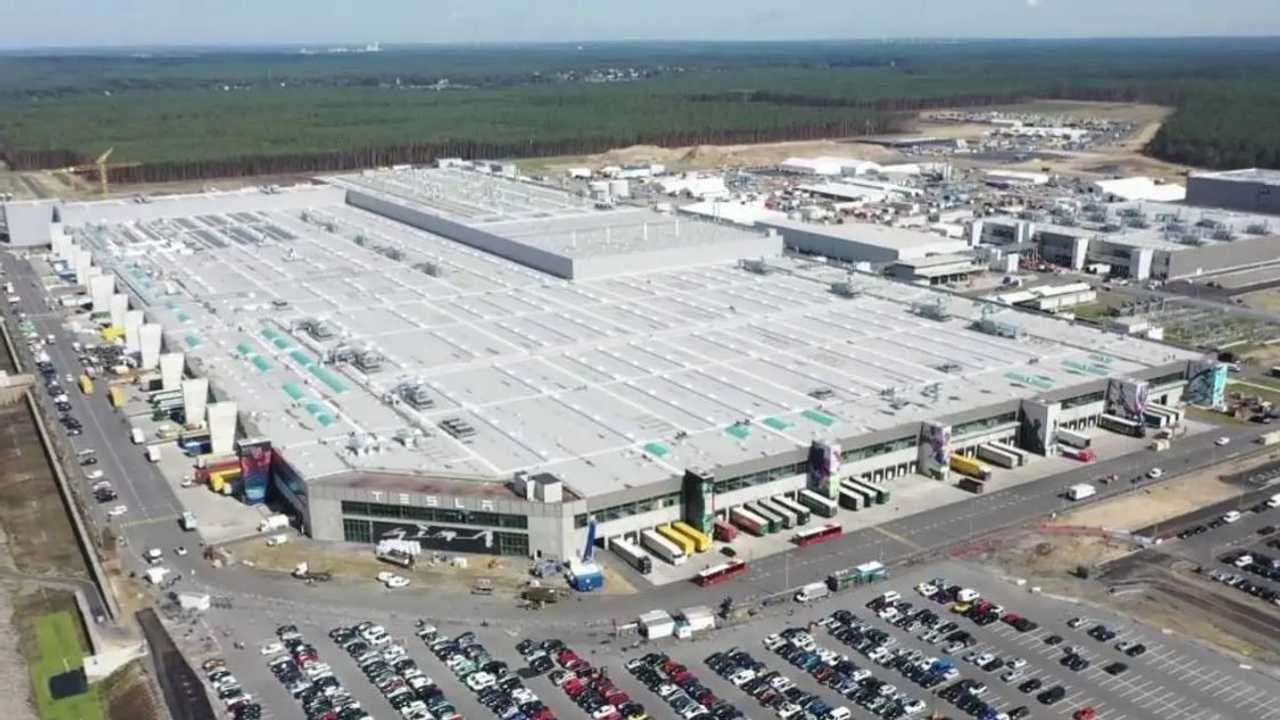 Tesla, il silenzio che avvolge la gigafactory in Germania
