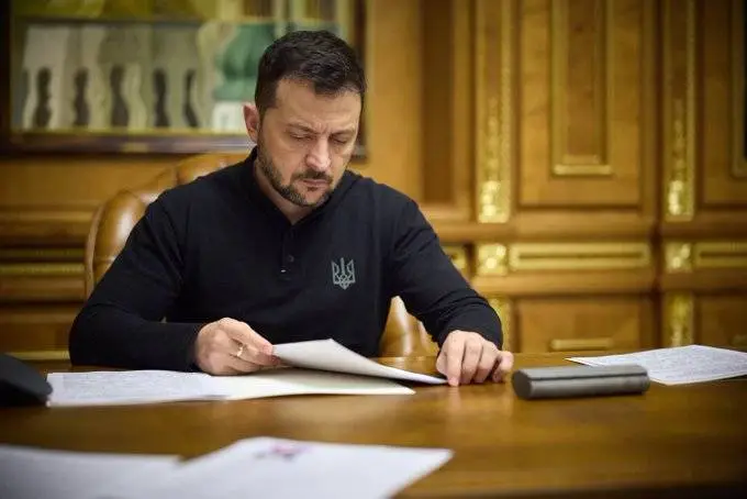 Zelensky: "Accordo su minerali pronto per essere firmato"