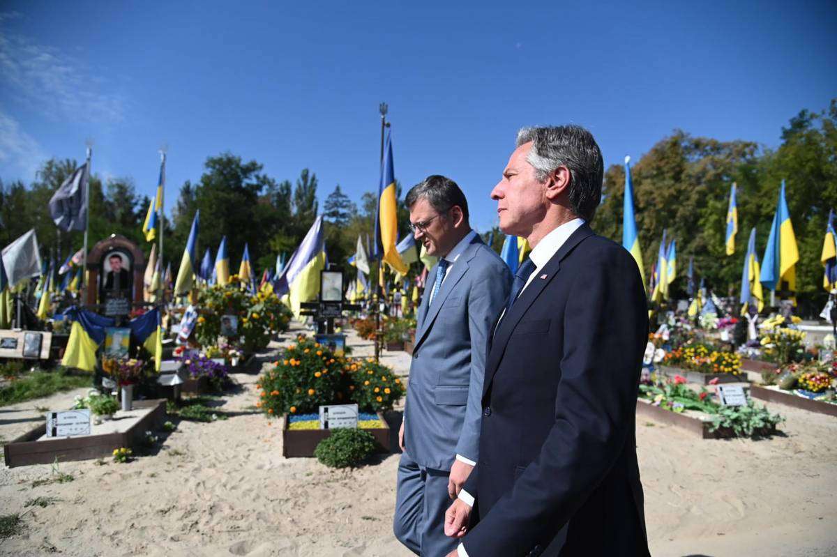 Ucraina, mentre Blinken annuncia nuovi aiuti per un 1 miliardo di dollari Mosca accusa gli Usa di fornire a Kiev armi con uranio impoverito
