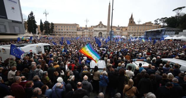 Roma divisa in piazza: folla per l’Europa, proteste contro l’UE