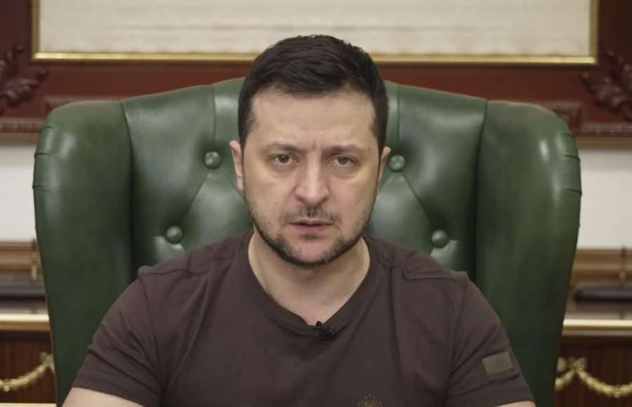 Ucraina: Zelensky: “Pronto incontro con Putin, se fallisce sarà terza guerra mondiale”, numerosi civili ucraini costretti a trasferirsi in Russia