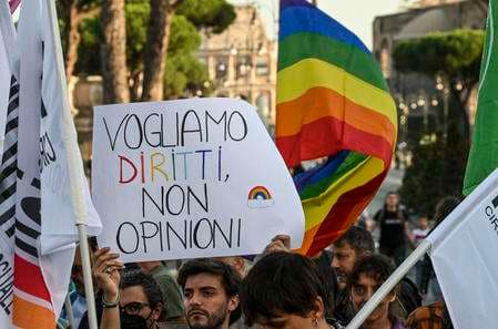 Meloni: “No alle violenze omotransfobiche”, ma l’Italia non firma la dichiarazione Ue sui diritti Lgbtq+