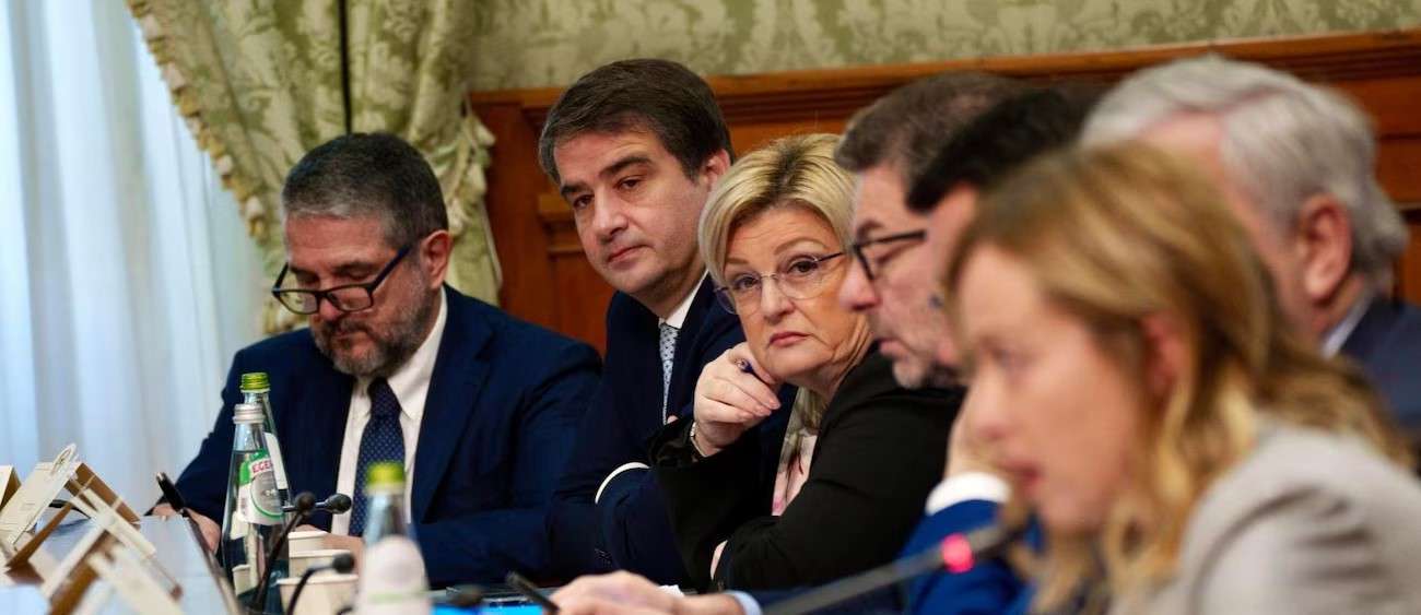 Tavolo governo sindacati. In arrivo bonus tredicesima e sgravi per chi assume