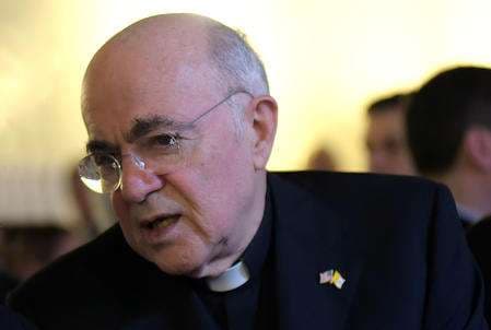 Vaticano, è scontro totale per Monsignor Viganò: “Non andrò ad un processo farsa”