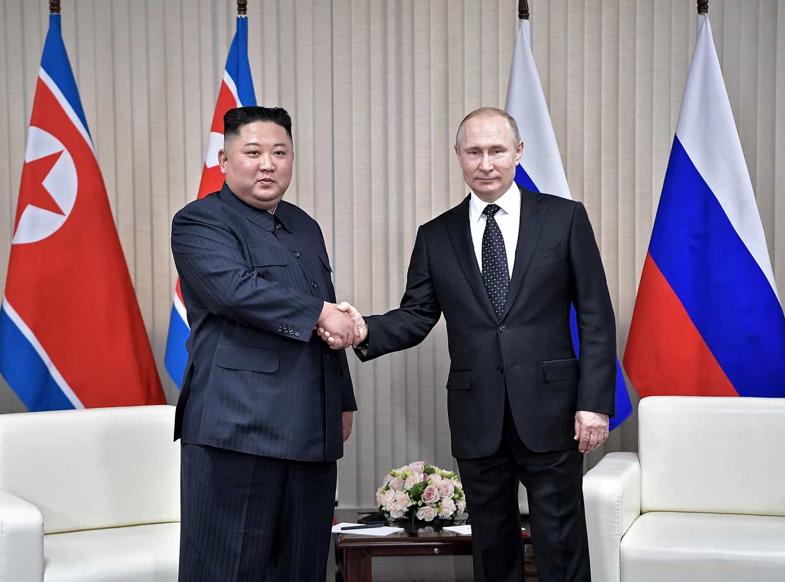 Ucraina, Kim Jong-un lascia la Russia e riceve prima di partire doni “esplosivi”