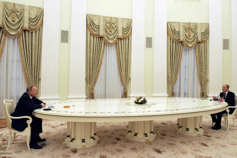 Scholz telefona Putin. Zelensky: "E' quello che desidera da tempo"