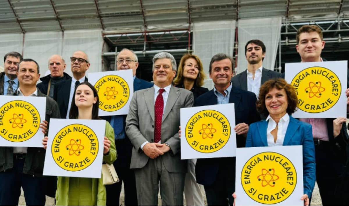 Calenda: "Al via una raccolta firme per il nucleare"