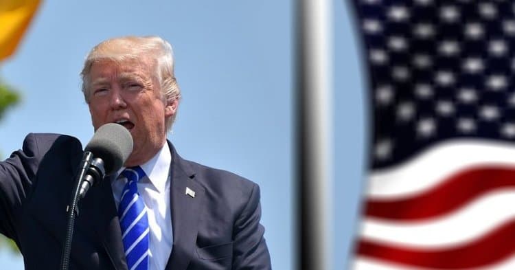 Trump: "Non smetteremo di armare l'Ucraina"