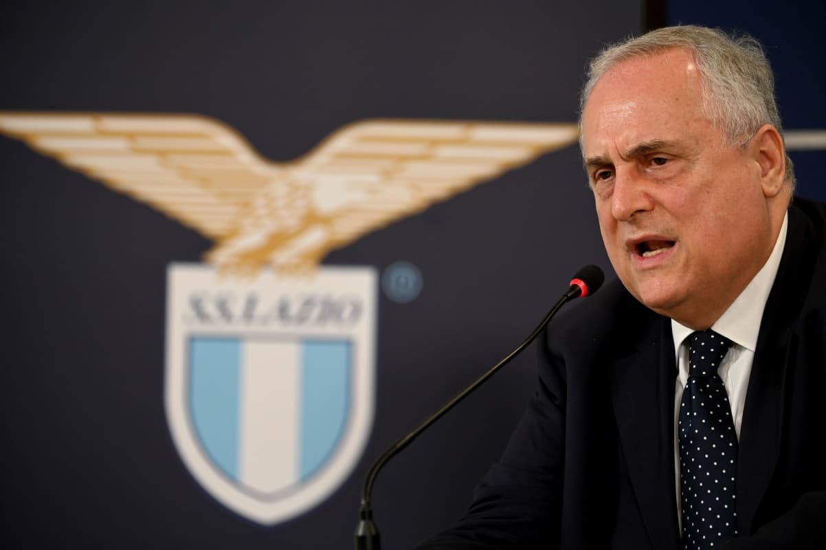 Ajax – Lazio. Amsterdam off limits ai tifosi italiani, Lotito non ci sta e mobilita il Governo. L'incredibile caso Gambino (Ue)