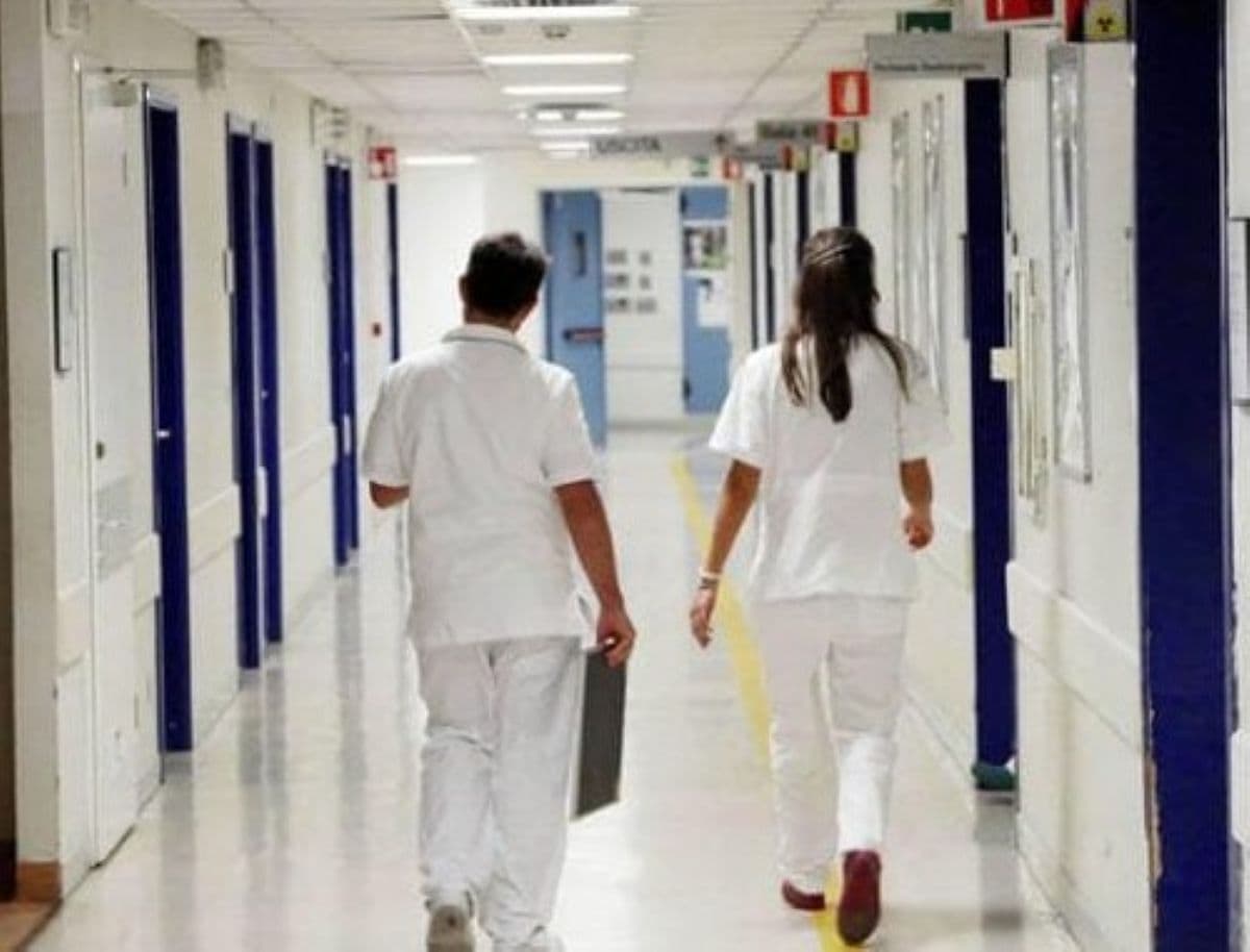Uk, camici bianchi in fuga. Un medico su cinque pensa di lasciare