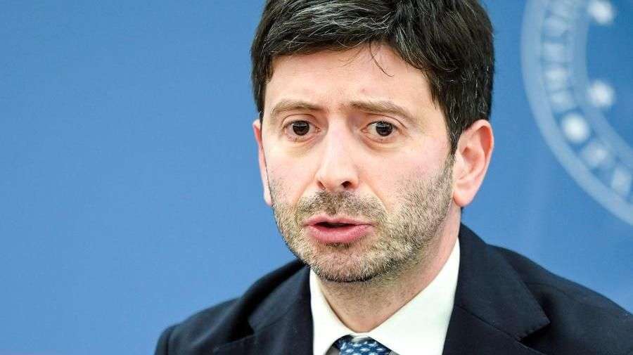 Campagna vaccinale, Speranza: “Lavoreremo per allargare la somministrazione della terza dose”