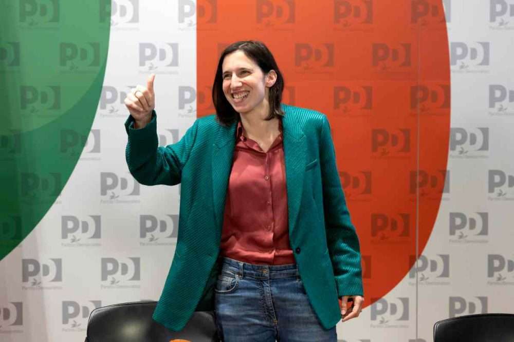 Pd, Schlein proclamata segretaria: “Costruiremo un’opposizione rigorosa”. Bonaccini presidente