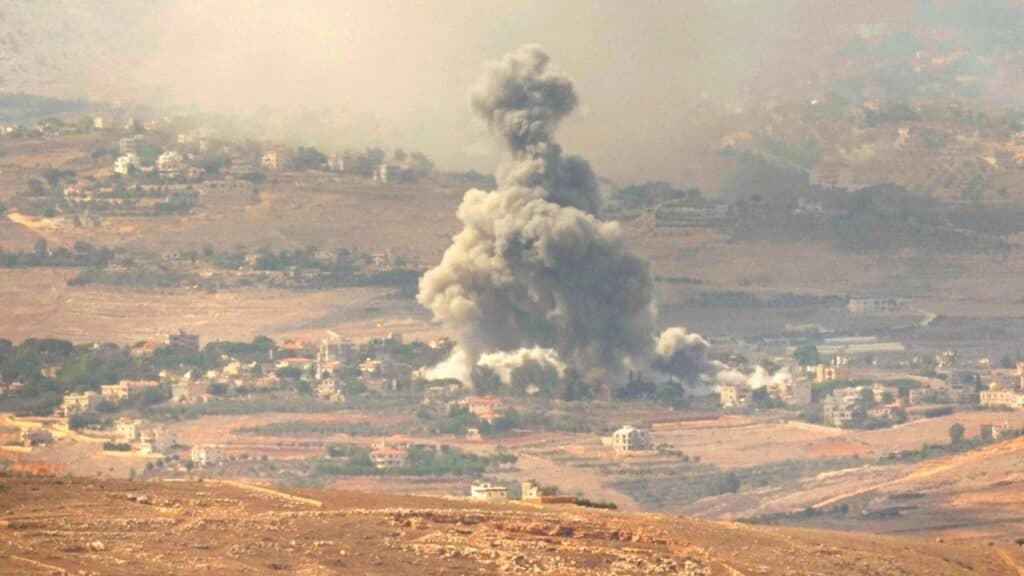 Raid israeliani in Libano: più di 500 morti, migliaia i civili in fuga
