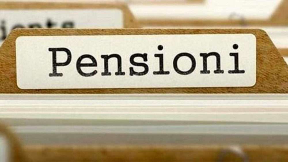 Pensioni, Landini: “Non è andato bene il tavolo al ministero del Lavoro”, in Francia 2 milioni di persone in piazza