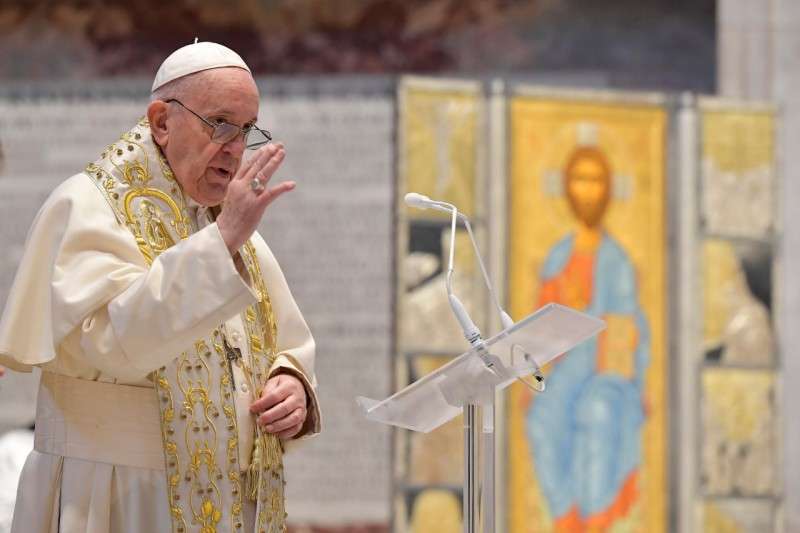 Papa Francesco, Urbi et Orbi: “Non permettiamo che venti di guerra soffino sull’Europa e sul Mediterraneo”
