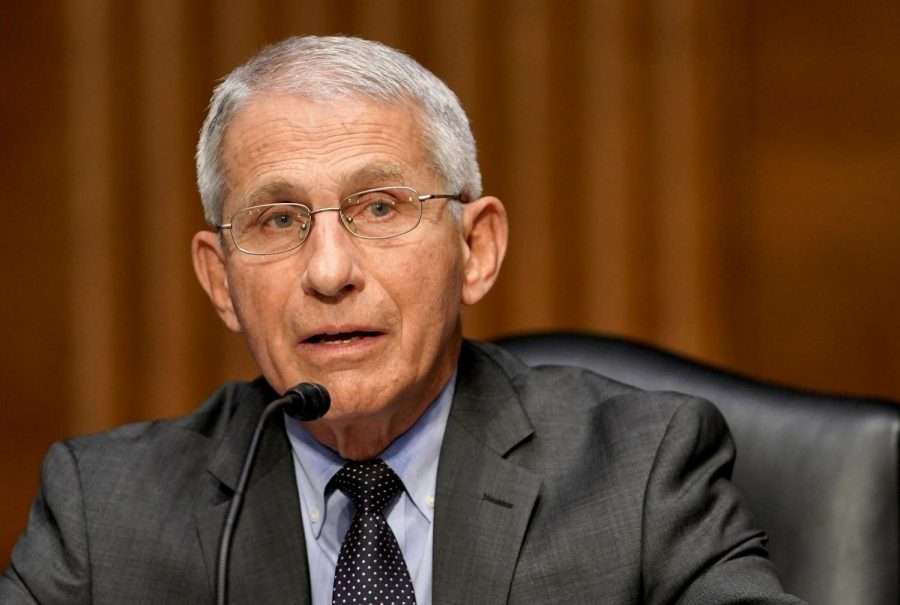 Covid, Fauci: “Omicron troverà tutti, i vaccinati saranno infettati ma non moriranno”