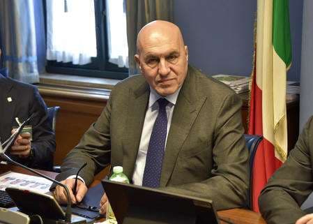 Il ministro della Difesa Crosetto ha avuto un malore durante il Consiglio Supremo della Difesa, ricoverato al S. Carlo da Nancy