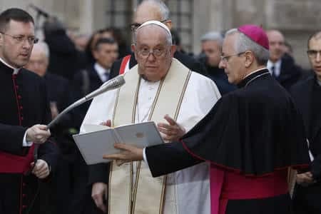Papa Francesco in miglioramento, ma la prognosi resta riservata