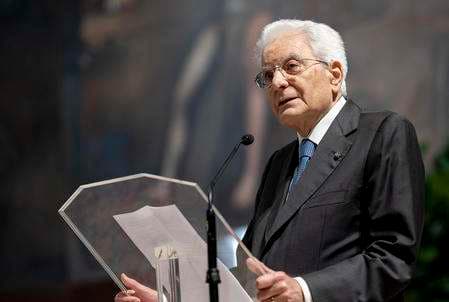 Asia bambina malata di tumore bersagliata sui social, Mattarella le scrive su Instagram