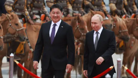 Putin in Mongolia, accolto con tutti gli onori nonostante il mandato di arresto internazionale