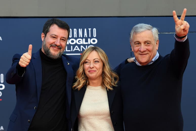 Proroga delle concessioni balneari, Meloni ai suoi: “Stiamo facendo la storia non sono ammessi errori”