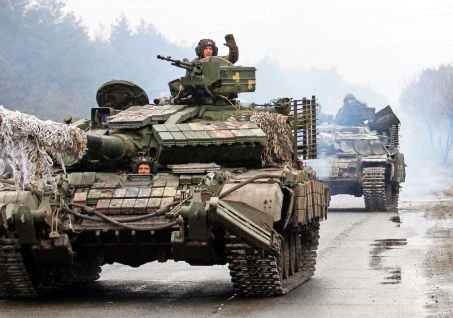 Ucraina: continuano attacchi contro i civili, Mosca: “Convogli con rifornimento di armi obiettivi legittimi”, Macron: “Putin non vuole fermare la guerra”