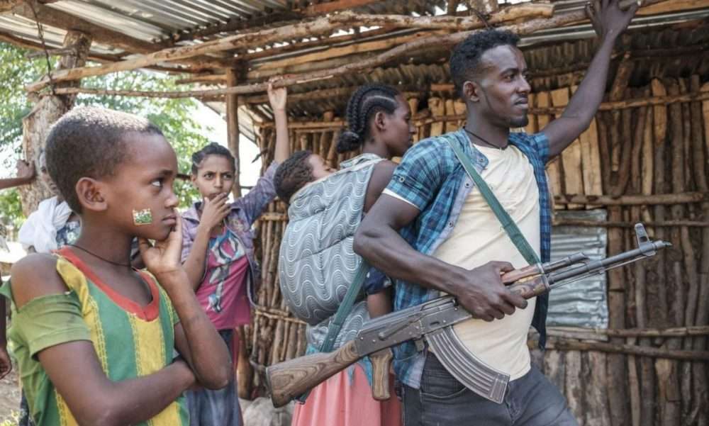 Etiopia: Tigrini in ritirata, le forze regolari di Addis Abeba vicine alla ripresa del controllo del paese